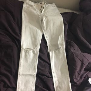 White skinny jeans